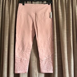 NWT Victoria’s Secrets Medium Rise Capri length Pink Leggings Size M